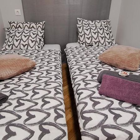 בודפשט 6-Pack Apartment In The Party District מראה חיצוני תמונה